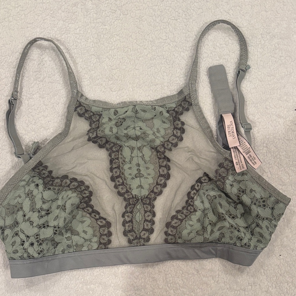 Elegant Lace Bralette in Green